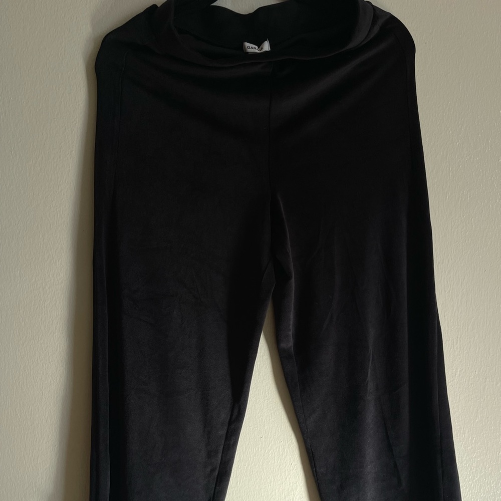Capri pants